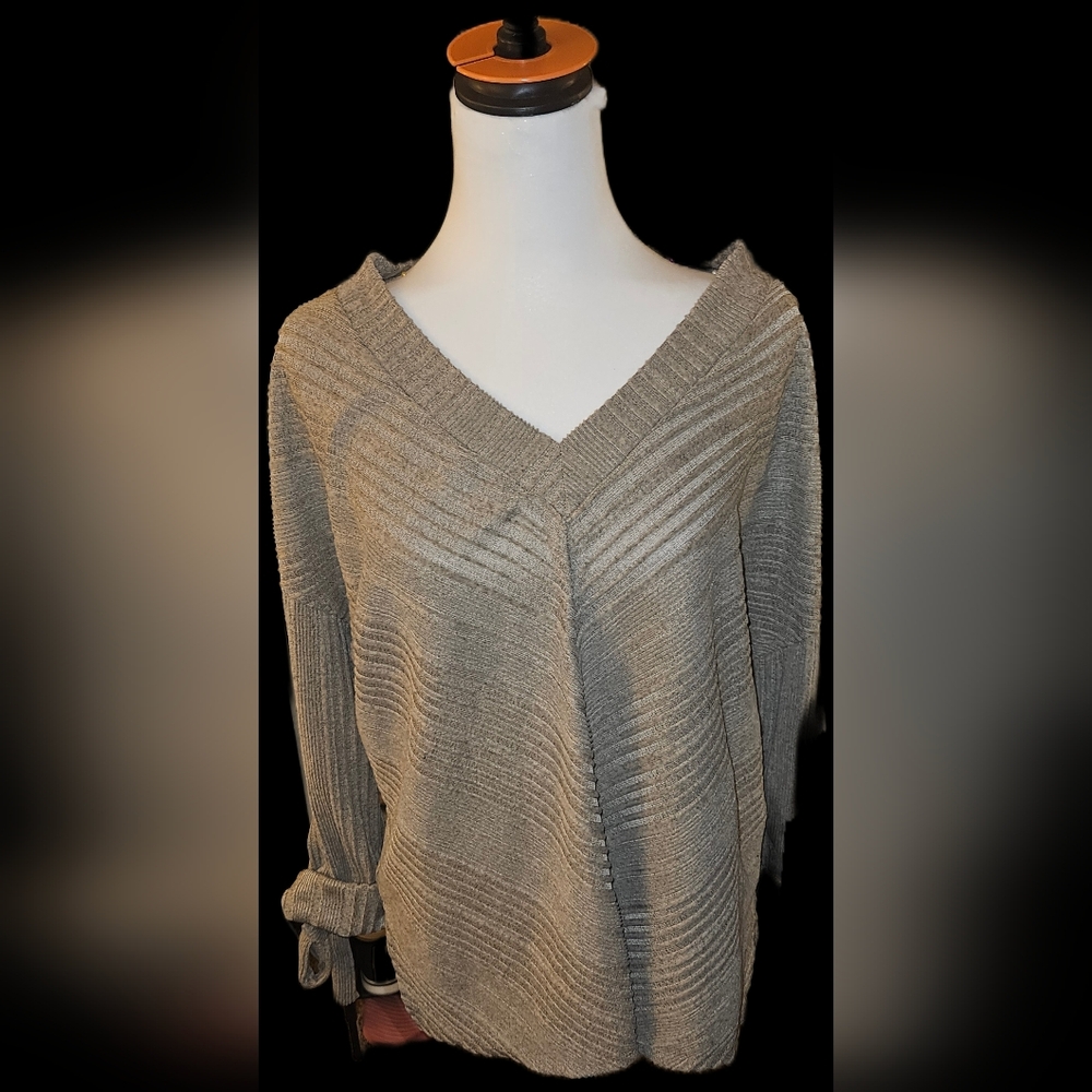 AUW Women's V-Neck Sweater in Taupe